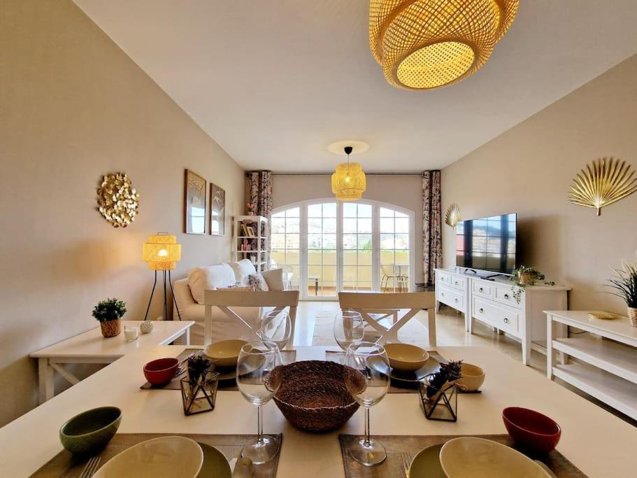 Royal Golf View: 2Br, Pools & Ac Lägenhet Sitio de Calahonda Exteriör bild