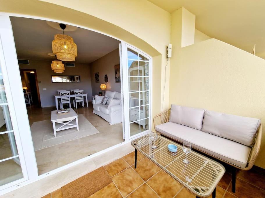 Royal Golf View: 2Br, Pools & Ac Lägenhet Sitio de Calahonda Exteriör bild