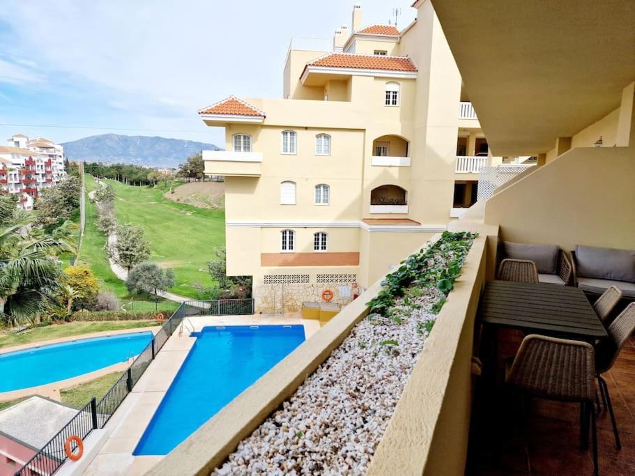 Royal Golf View: 2Br, Pools & Ac Lägenhet Sitio de Calahonda Exteriör bild