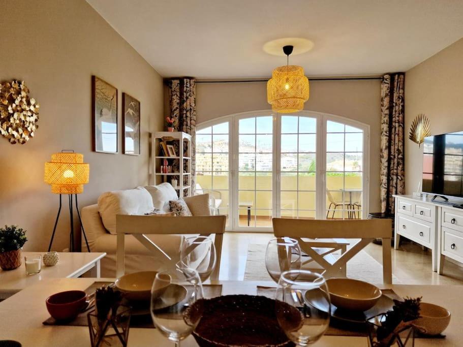Royal Golf View: 2Br, Pools & Ac Lägenhet Sitio de Calahonda Exteriör bild