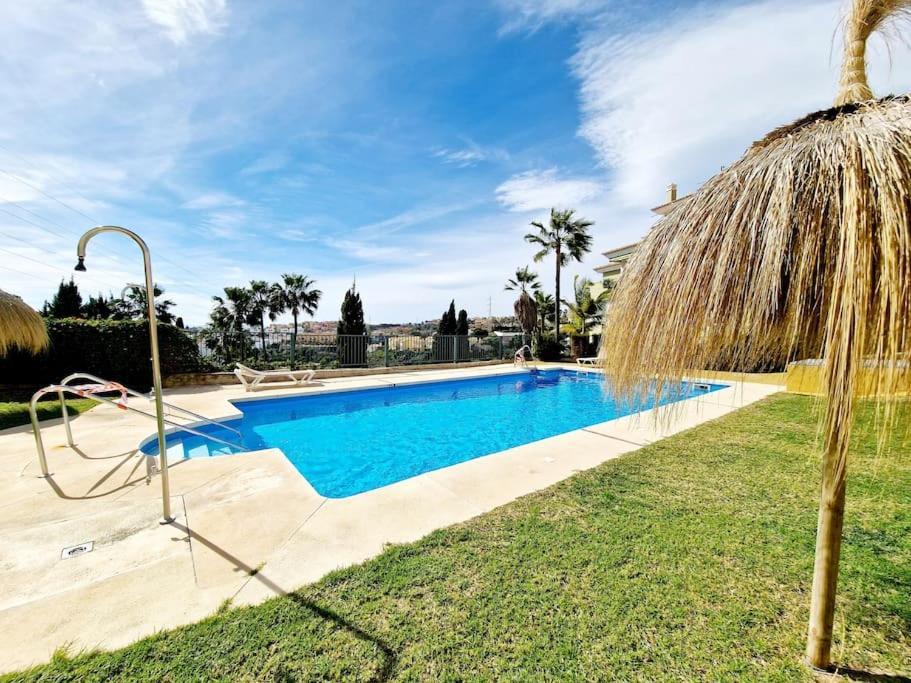 Royal Golf View: 2Br, Pools & Ac Lägenhet Sitio de Calahonda Exteriör bild