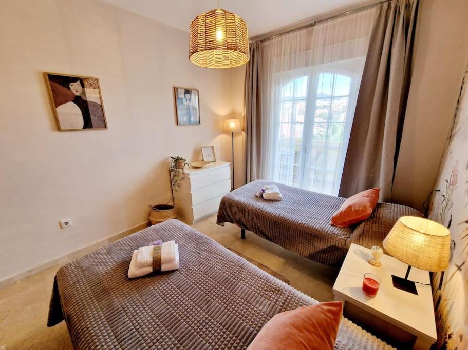 Royal Golf View: 2Br, Pools & Ac Lägenhet Sitio de Calahonda Exteriör bild
