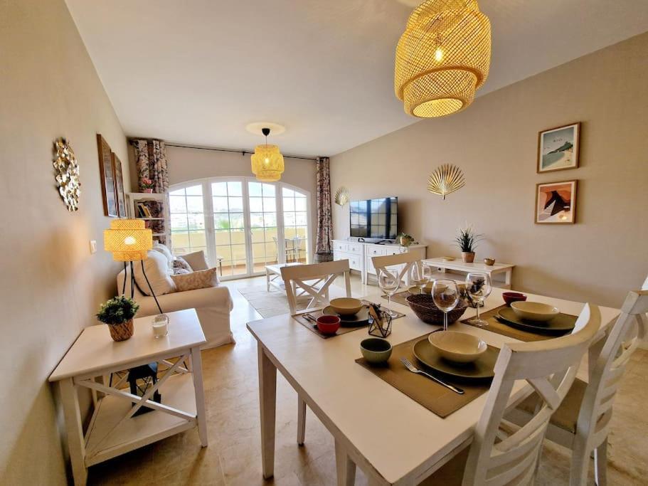 Royal Golf View: 2Br, Pools & Ac Lägenhet Sitio de Calahonda Exteriör bild