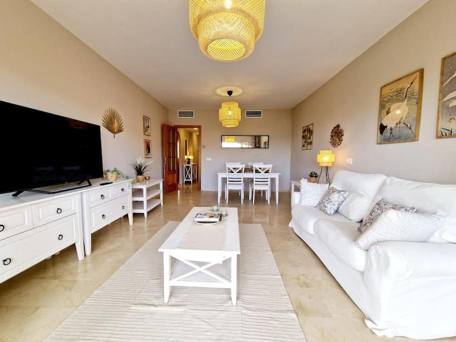 Royal Golf View: 2Br, Pools & Ac Lägenhet Sitio de Calahonda Exteriör bild