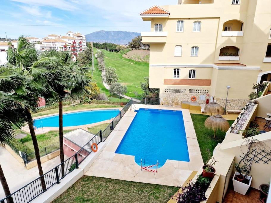 Royal Golf View: 2Br, Pools & Ac Lägenhet Sitio de Calahonda Exteriör bild