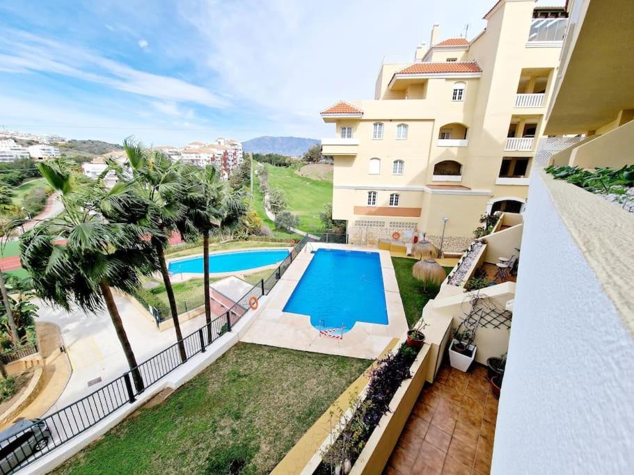 Royal Golf View: 2Br, Pools & Ac Lägenhet Sitio de Calahonda Exteriör bild