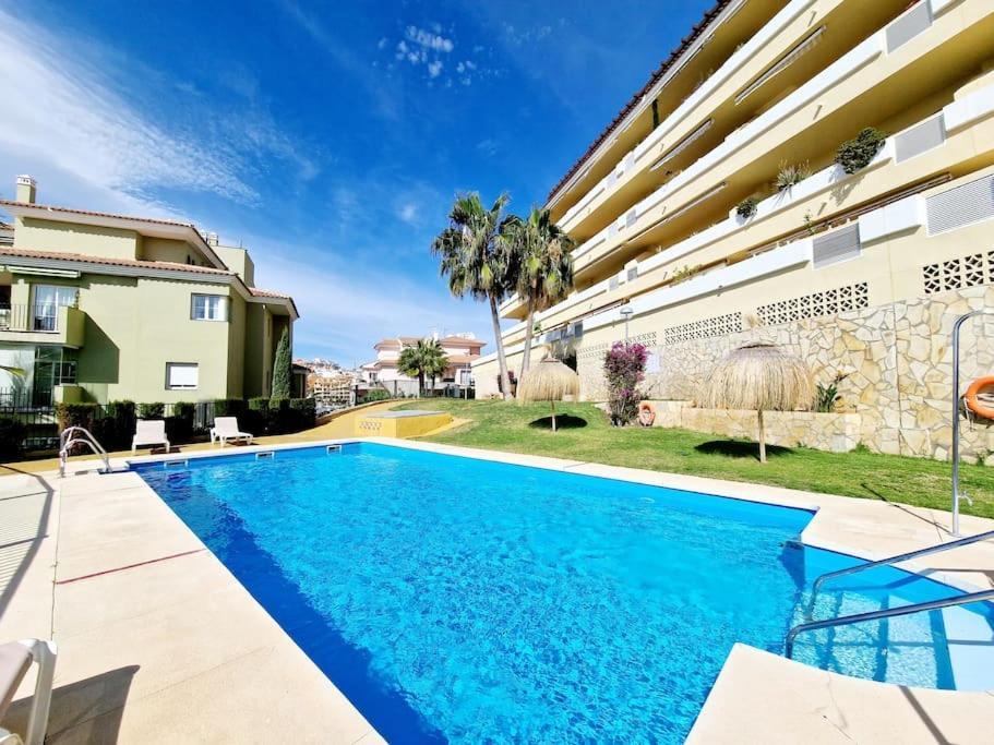 Royal Golf View: 2Br, Pools & Ac Lägenhet Sitio de Calahonda Exteriör bild